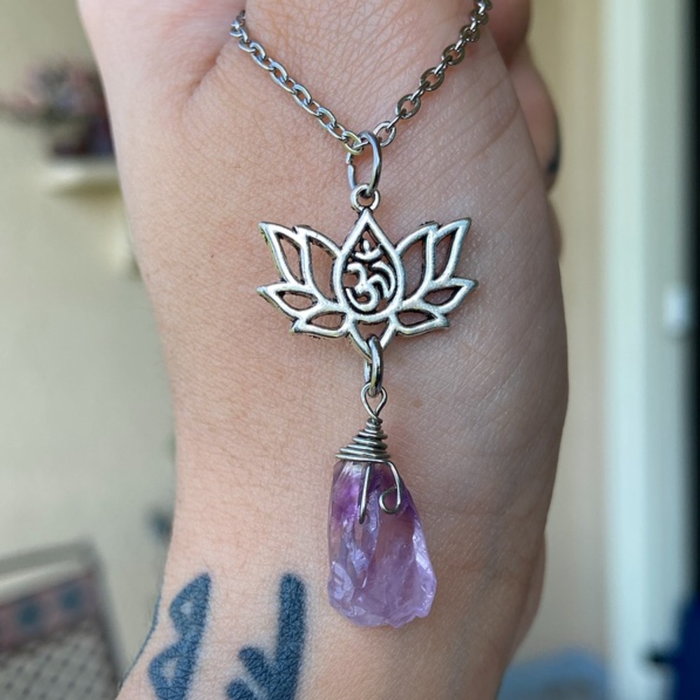 π΄ Amethyst lotus flower om sign boho necklace - Picture 2 of 8